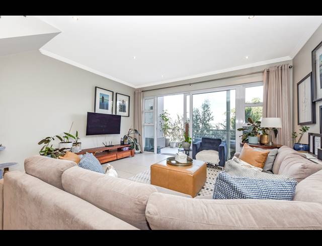 2 BEDROOM APARTMENT FOR SALE IN BRYANSTON